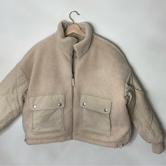 American eagle cream reversible chill puffer - Picture 5 of 5